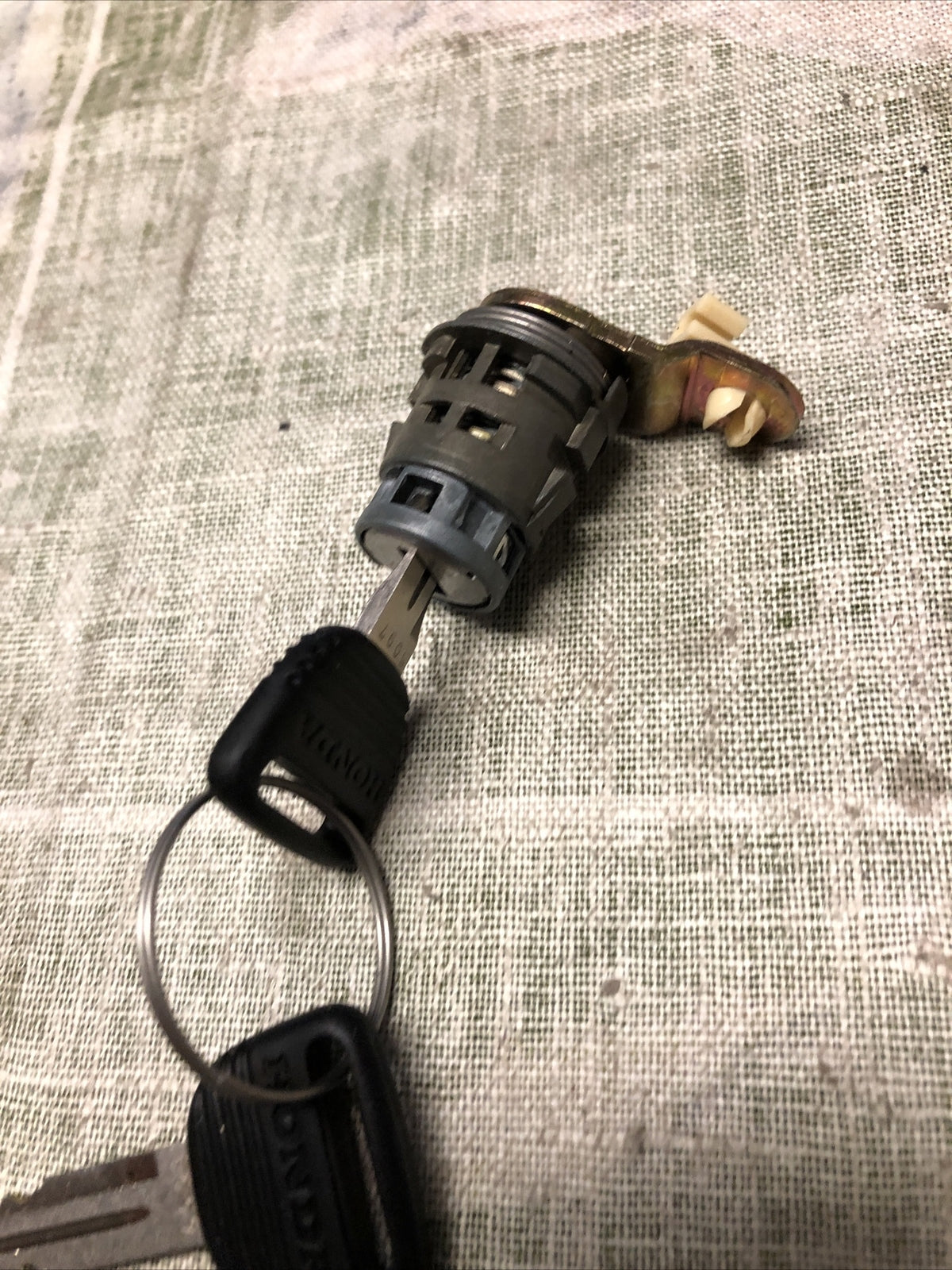 Honda Door Lock W/ 2 Keys SM4R3