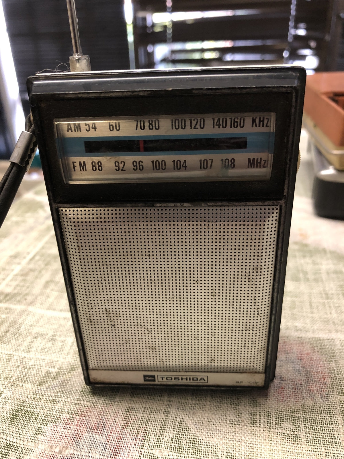 Vintage 1960s Toshiba RP-109F AM/FM Radio1