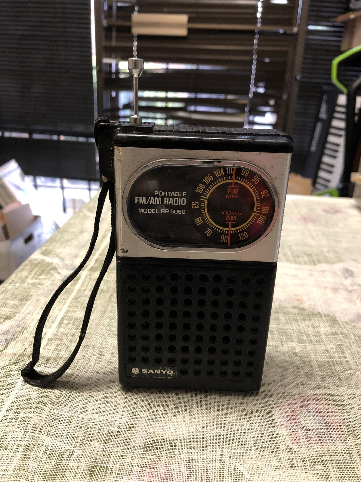 Vintage Sanyo RP5050 AM FM Transistor Portable Radio Handheld0