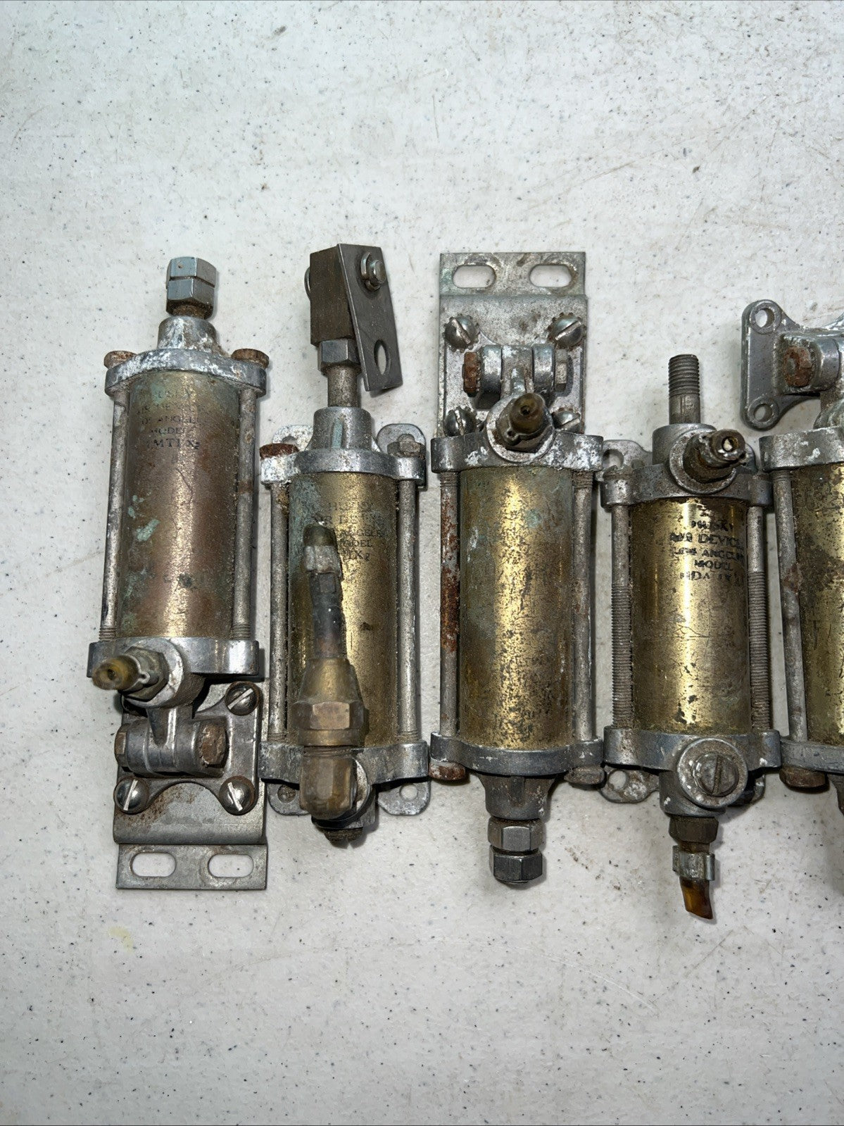 Husky Air Devices Pneumatic Air Cylinder Lot Of 81