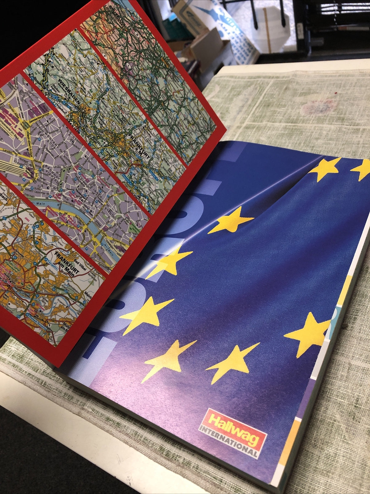 NEW ATLAS EUROPE ROAD ATLAS : 1:800,000 HALLWAG INTERNATIONAL1