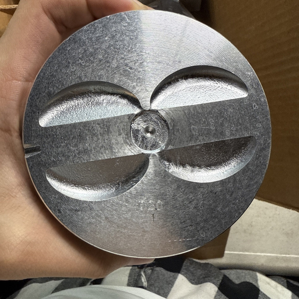 Set Of 8 Badger Pistons AP557-020, Min Bore 4.020 NOS7