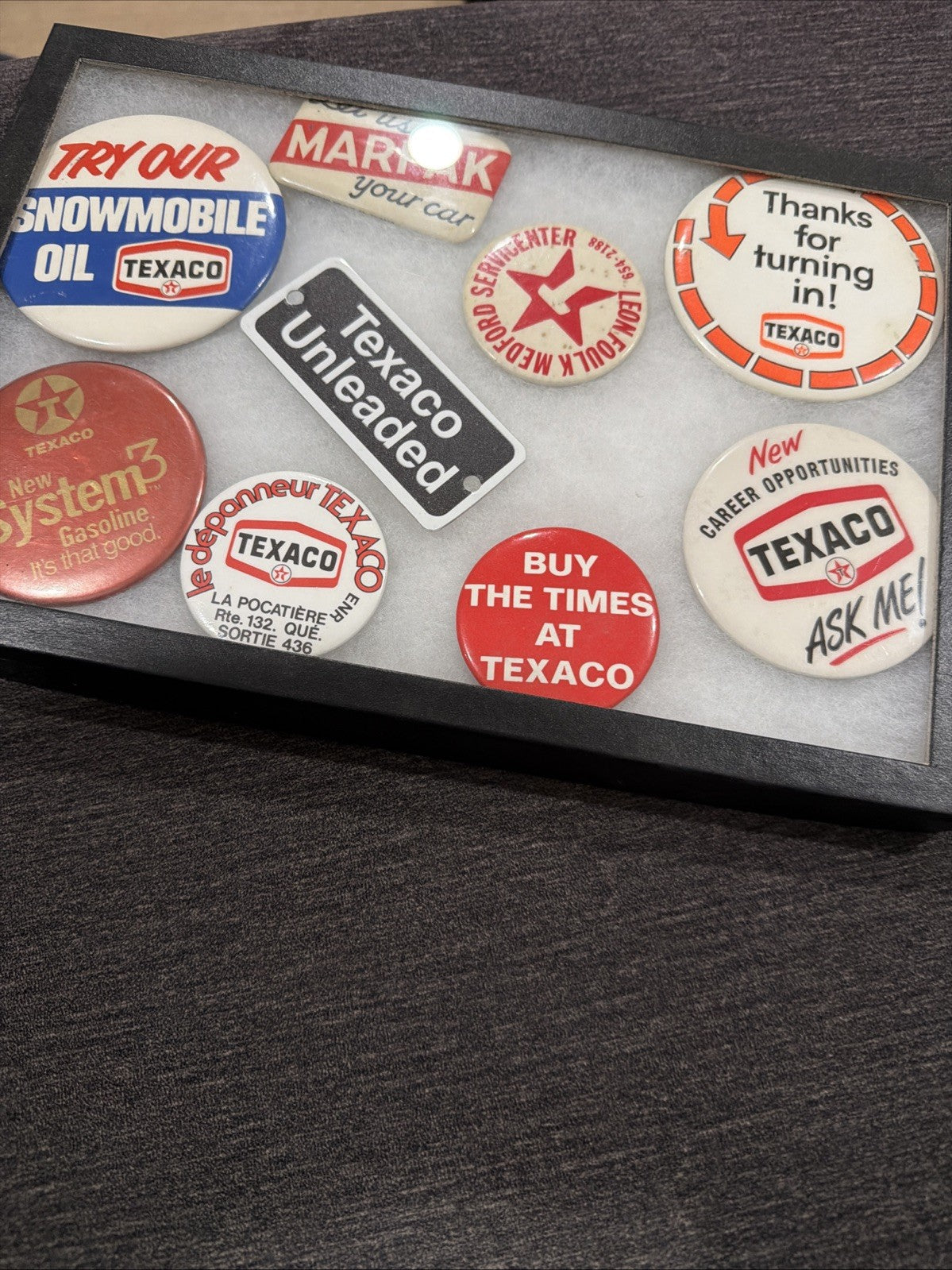 Vintage Texaco Memorabilia Display Sign Lot Pins Pin Back10