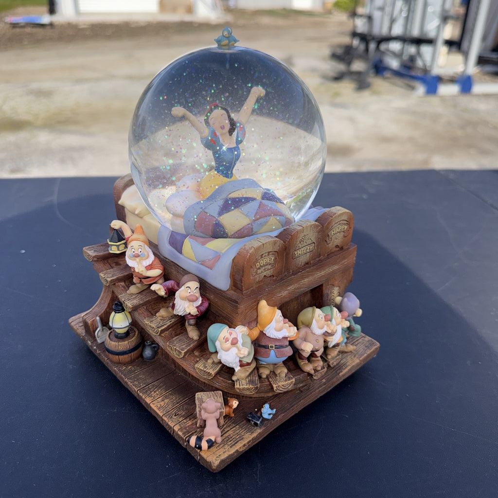 Disney Snow White The Seven Dwarfs Waking Up Snow Globe Light Up 10