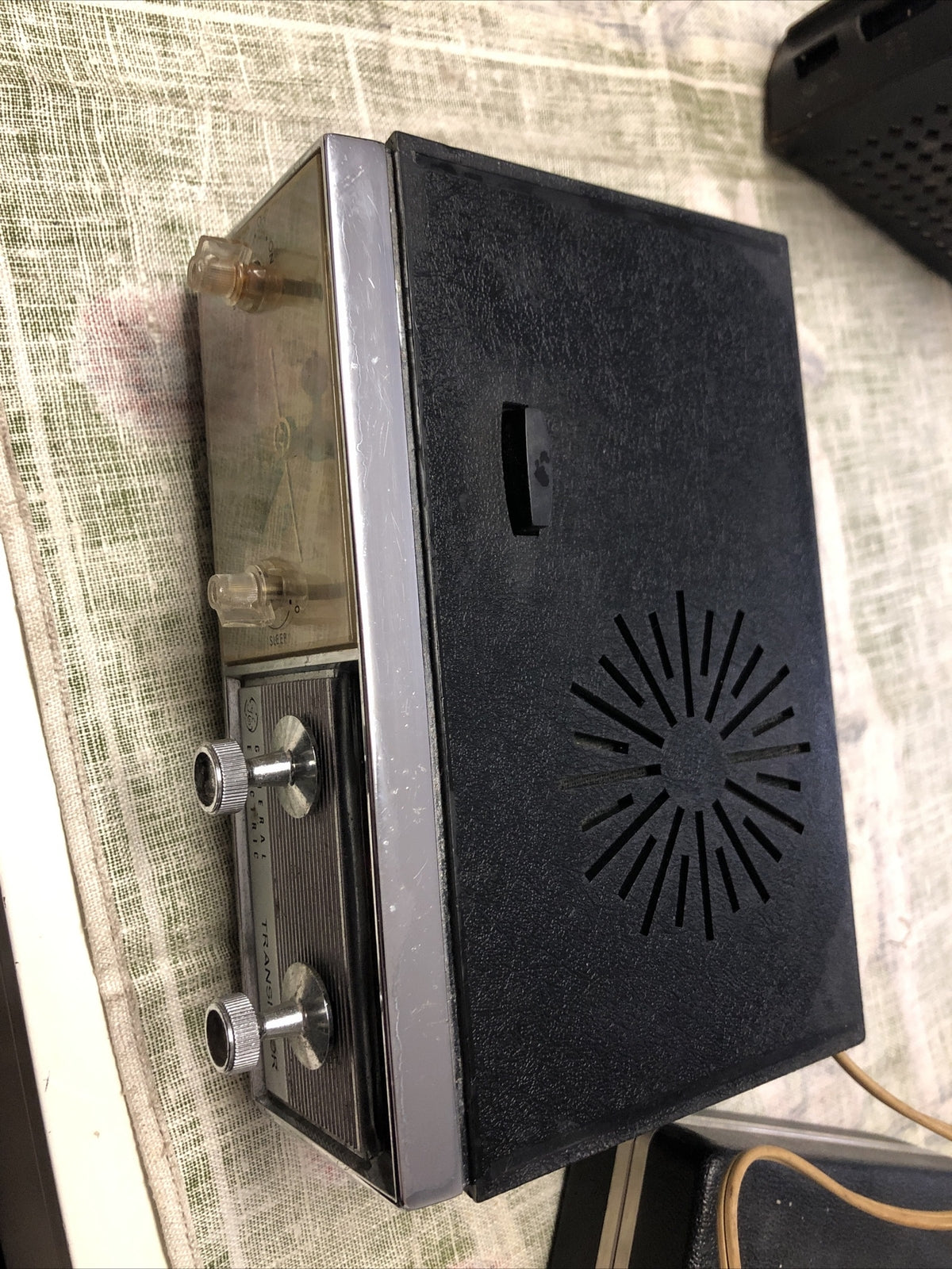Vintage General Electric Transistor Radio WORKS1