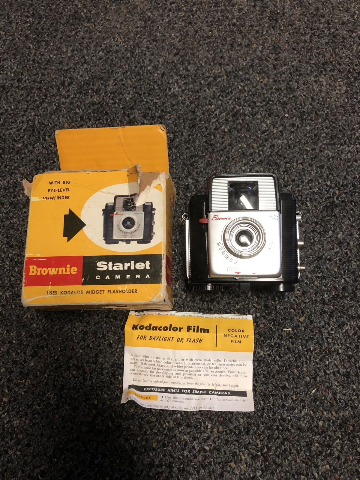 Vintage Kodak Brownie Starlet Camera With Box0