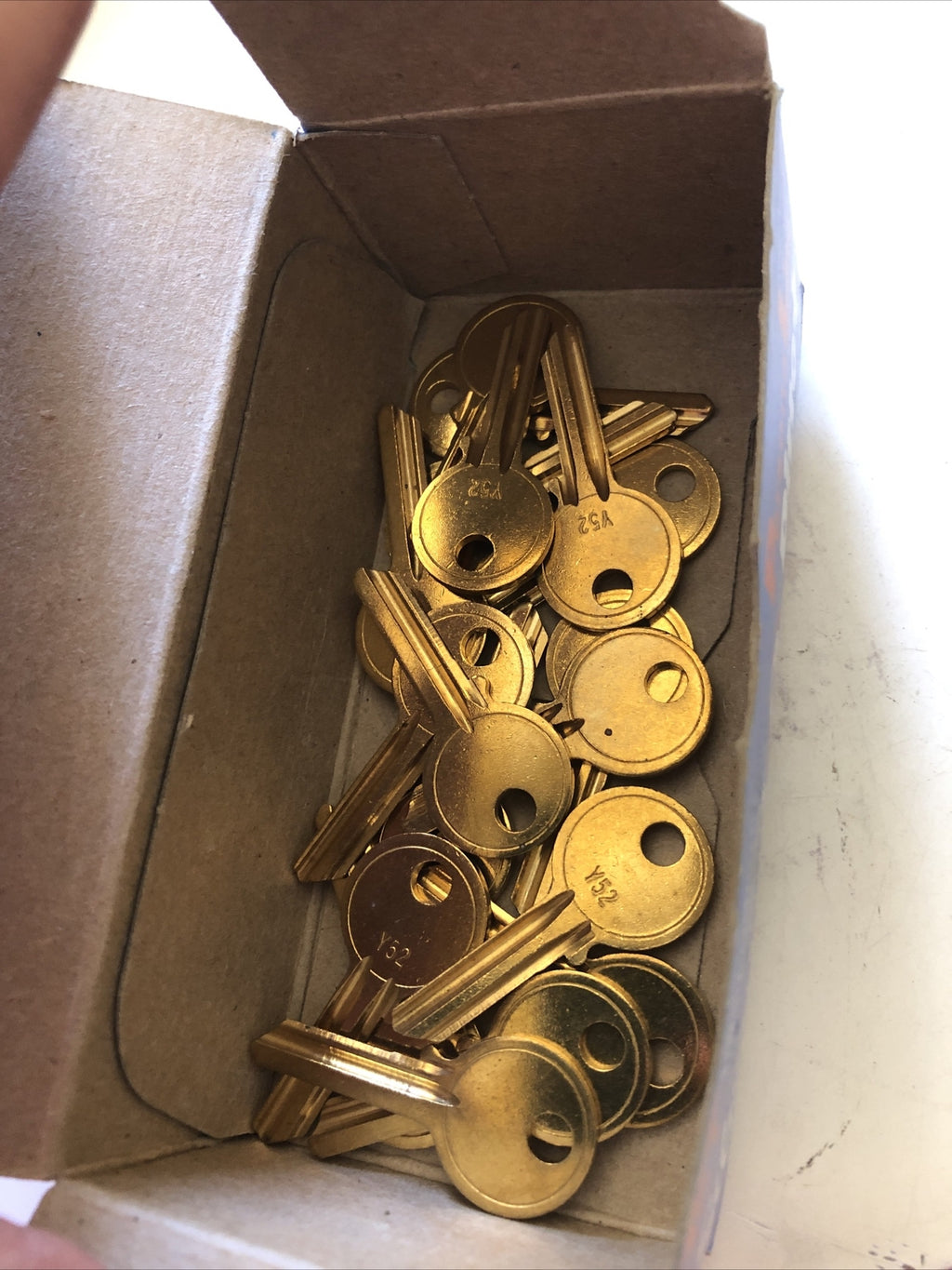 1 Box Of 17 Jet Brass High Precision Key Blanks Y521