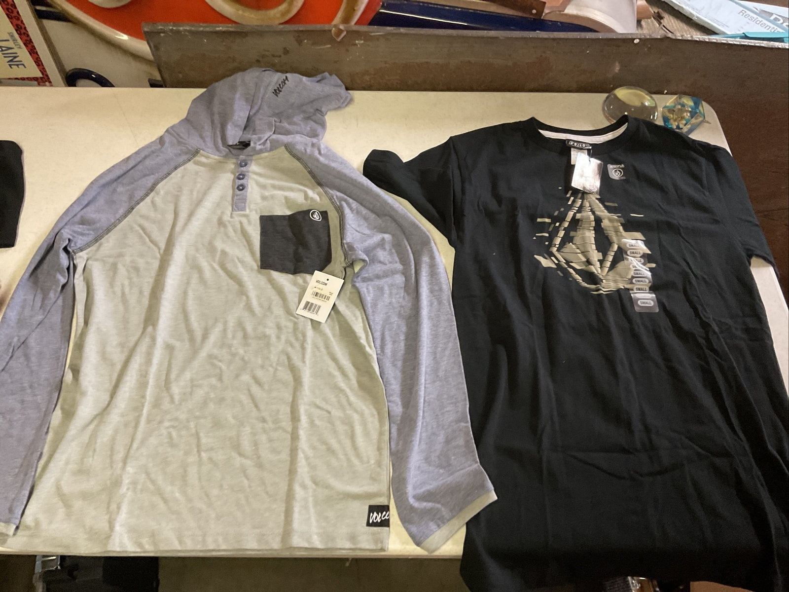 Volcom Men’s Lot Of 2 Size Small0