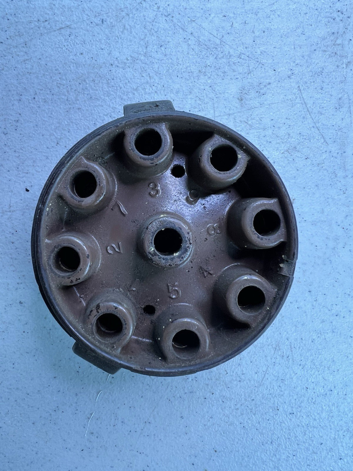 Vintage 8-Cylinder Bakelite Distributor Cap – Early Ignition Era Hot Rod Rat Rod0