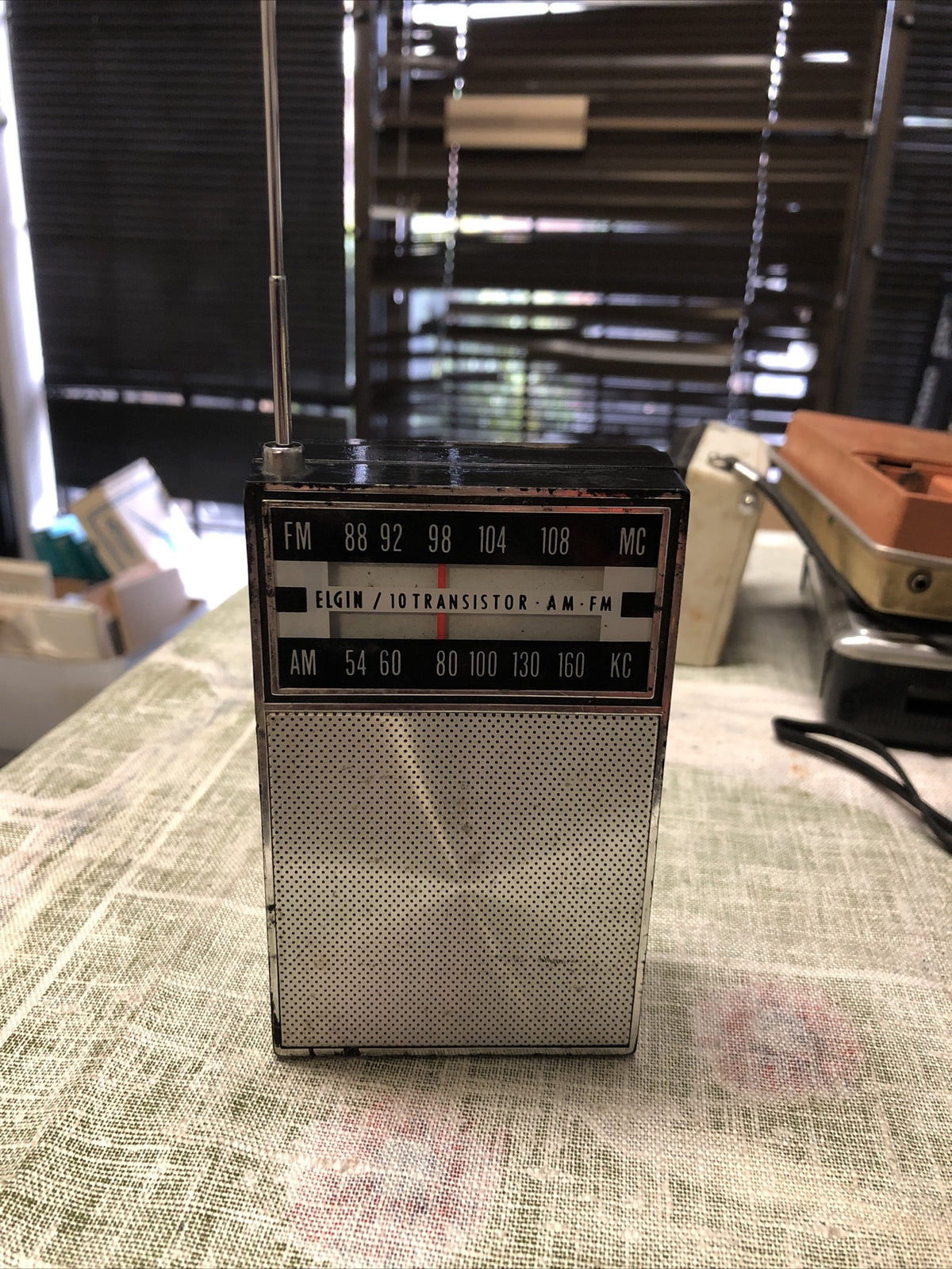 Vintage Elgin 10 Transistor Portable AM FM Radio0