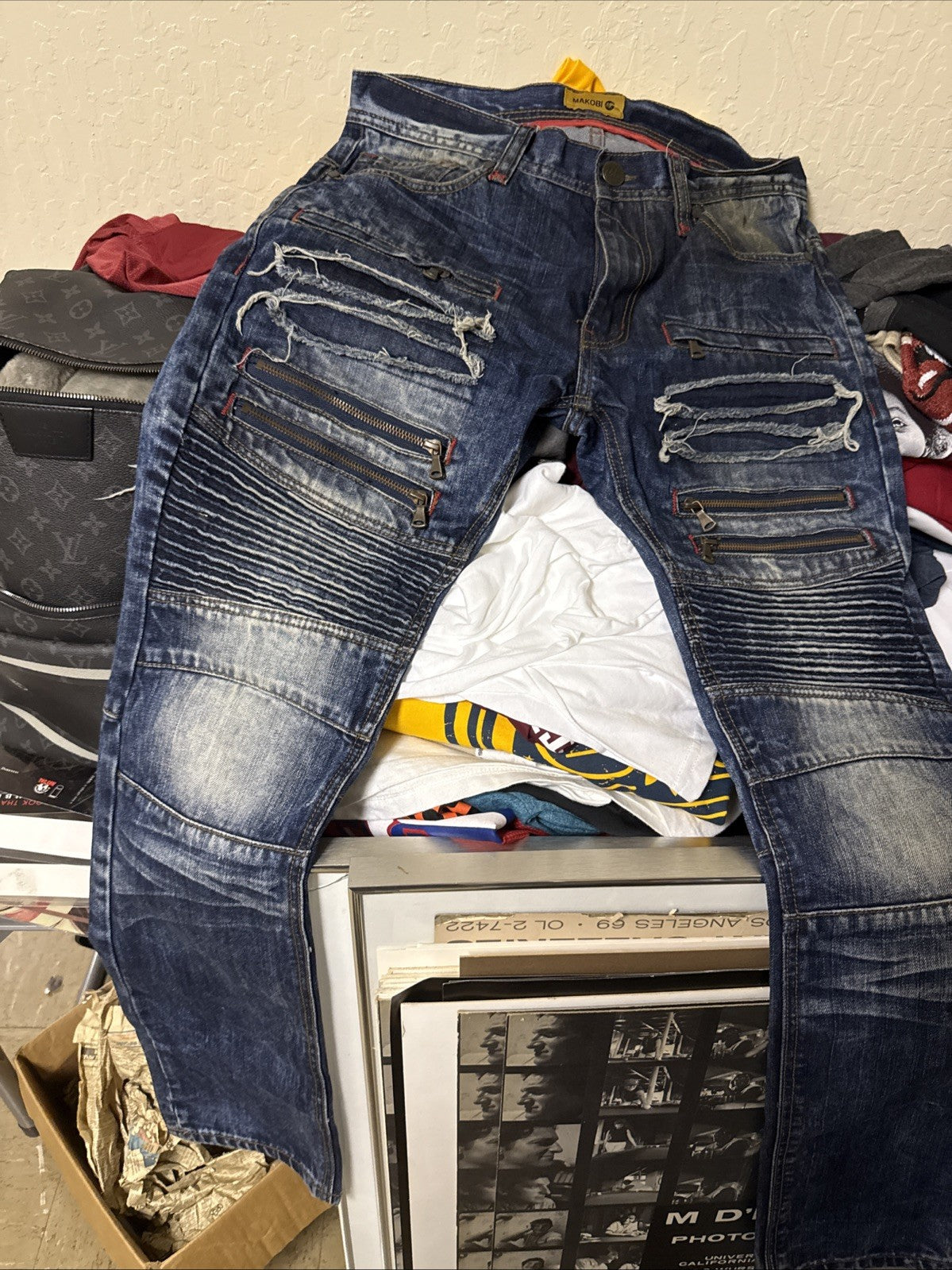 MAKOBI Jeans Mens 32x32  Blue Straight Distressed Light Wash Denim Street Pants0