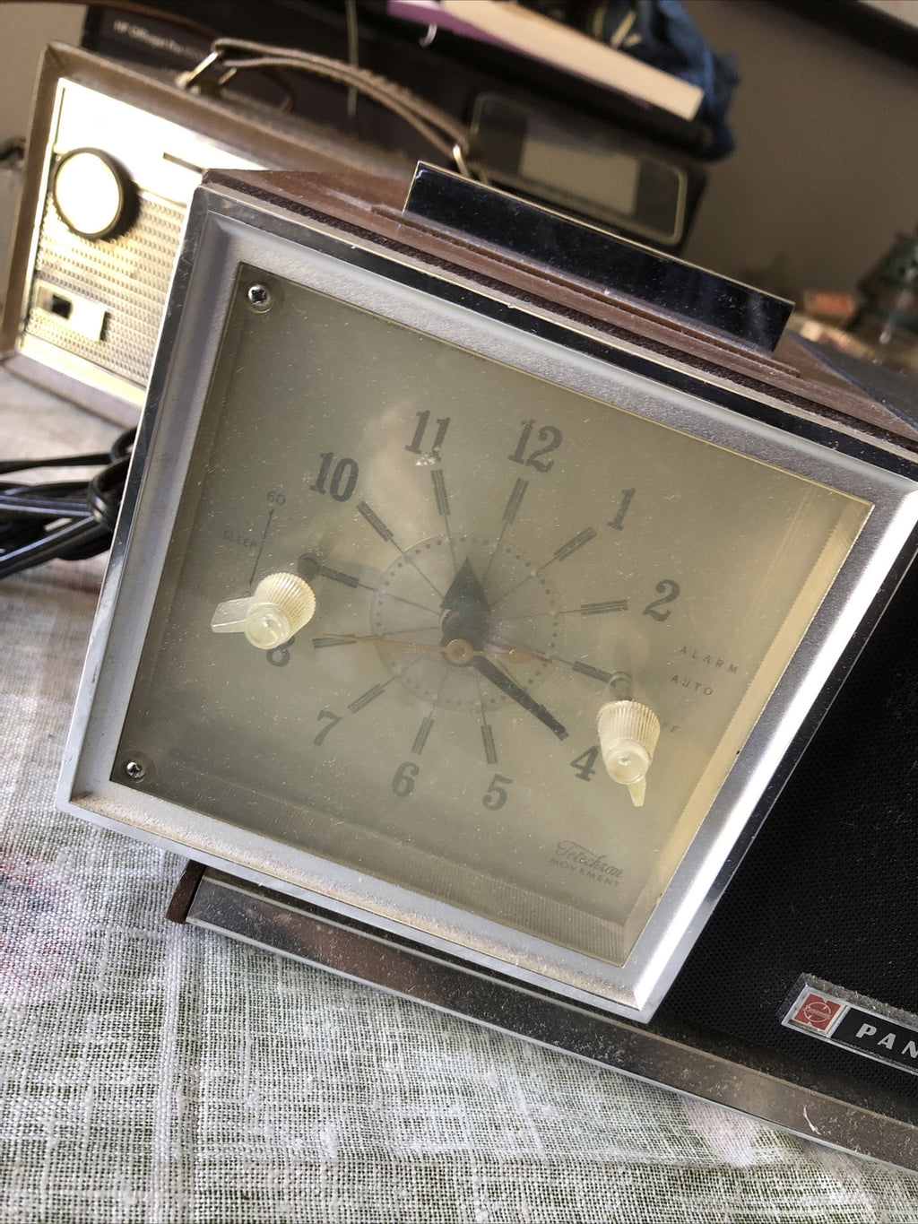 Vintage Panasonic Solid State Electric Radio2