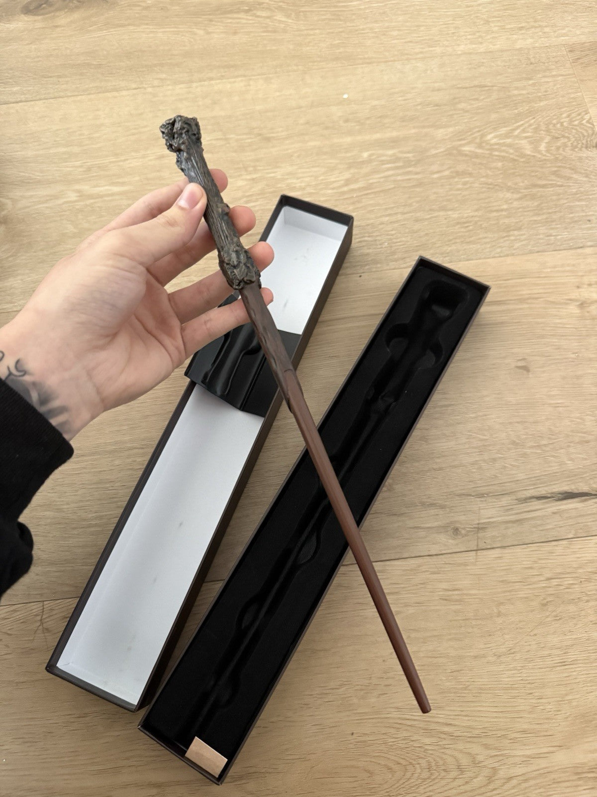 Harry Potter Wand Universal Studios Ollivianders Authentic 14”2