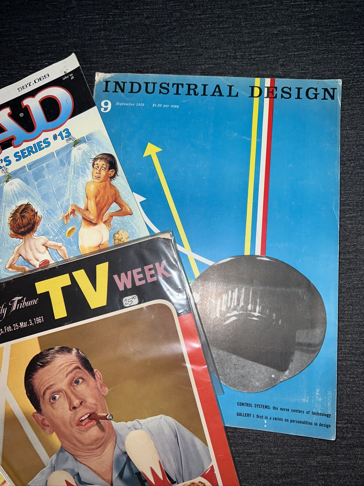 Lot of 5 Vintage Magazines Sports Illustrated MAD Collector’s Chicago Daily etc.4