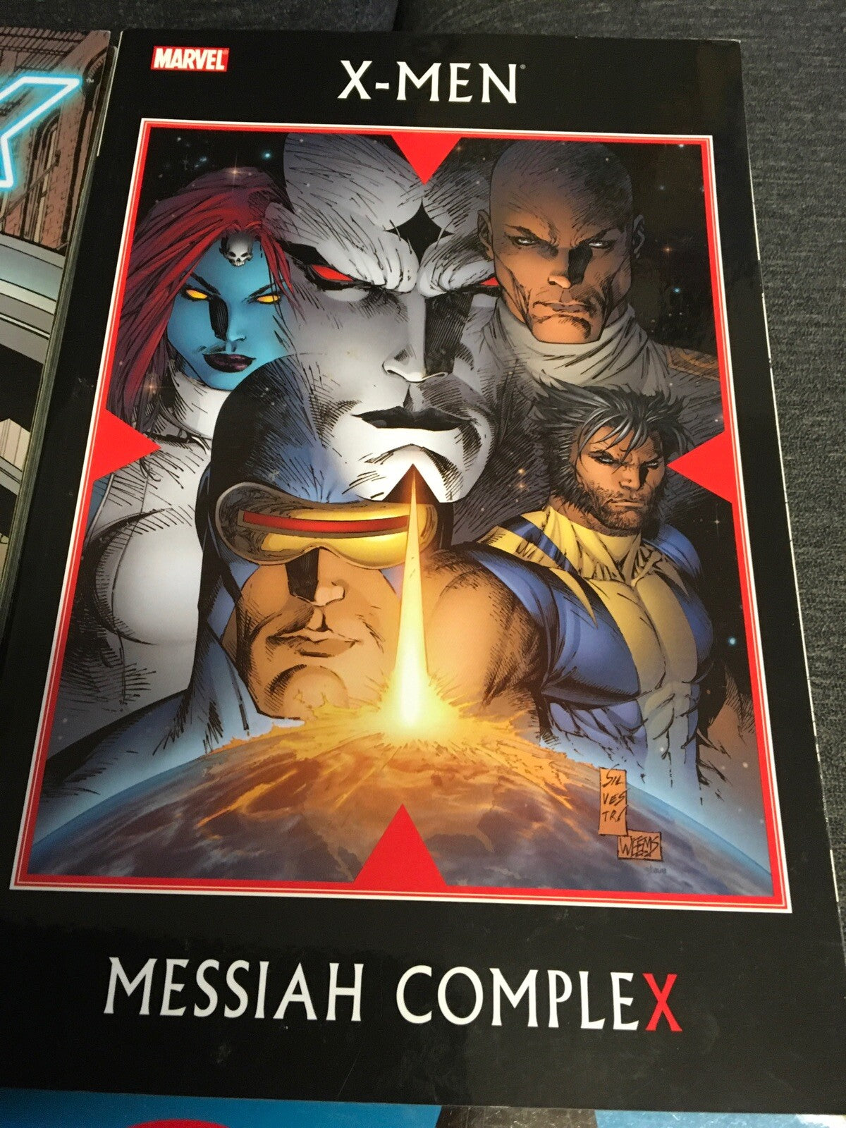 Lot of 4 Marvel Comic Books x-men;; District X;; Wolverine;; Marvel Knights3