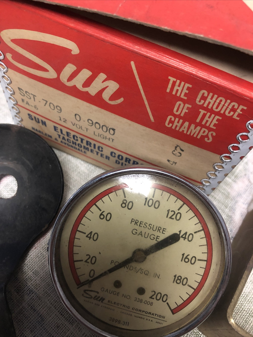Vintage SUN Electric Co Pressure Gauge No. 338-008 Tachometer Division W/Box2