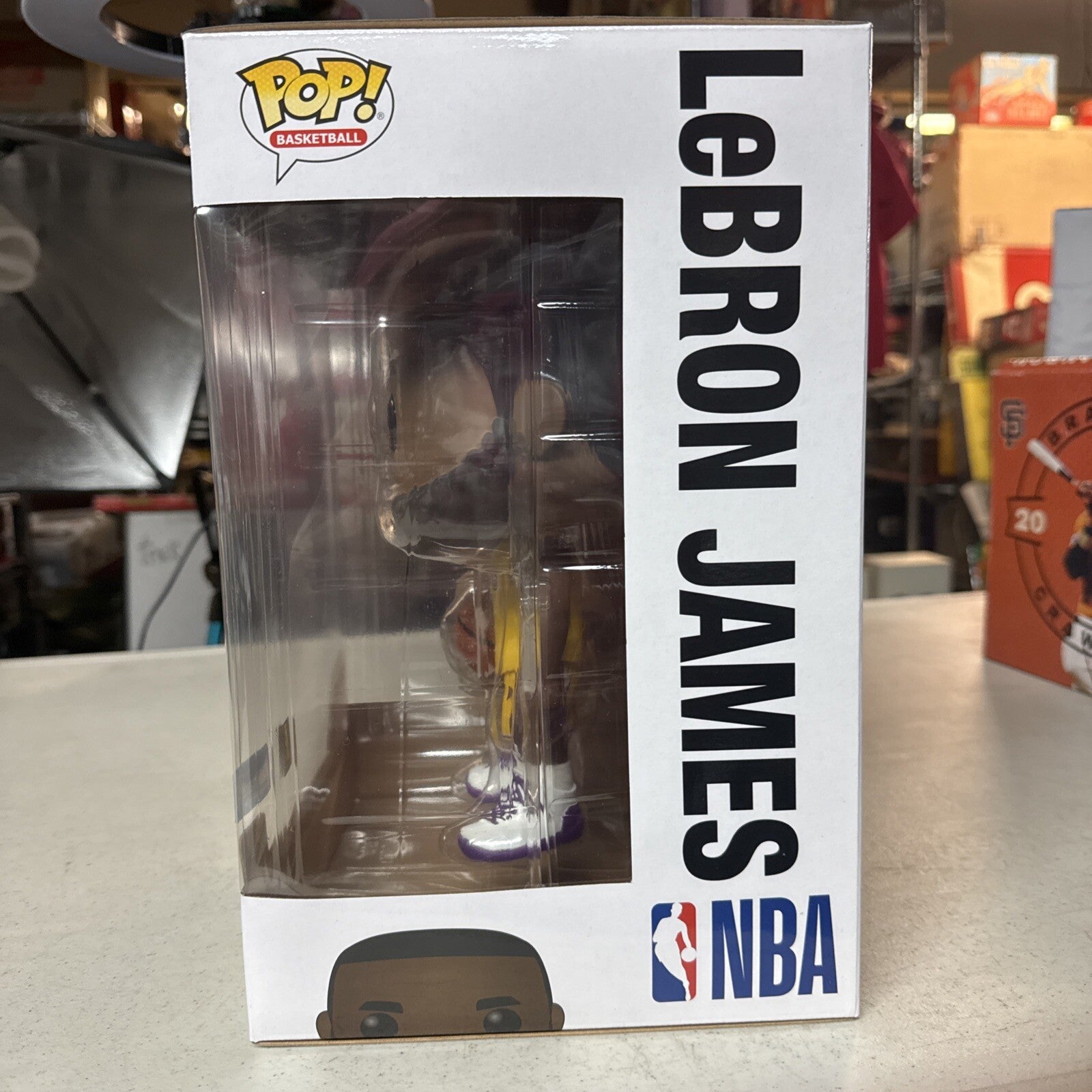 Funko Pop #97 Basketball NBA Lakers Lebron James 23 Yellow Jersey 10” Figure2