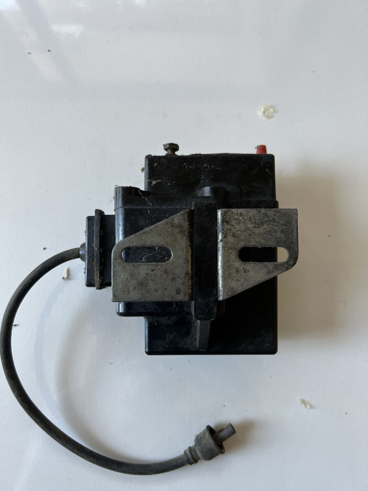 Vintage Mallory Voltmaster Ignition Coil 12V Part #28675 w/ Bracket1