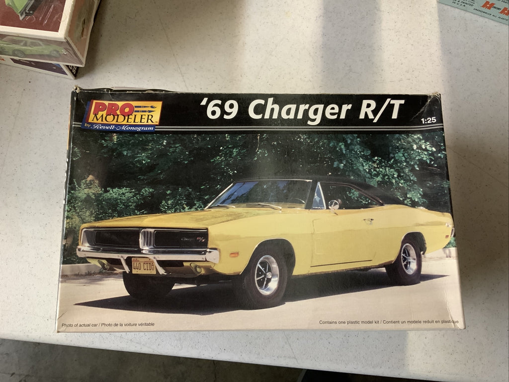 Revell Pro Modeler 1:25 1969 Dodge Charger R/T Open Box Parts Sealed0