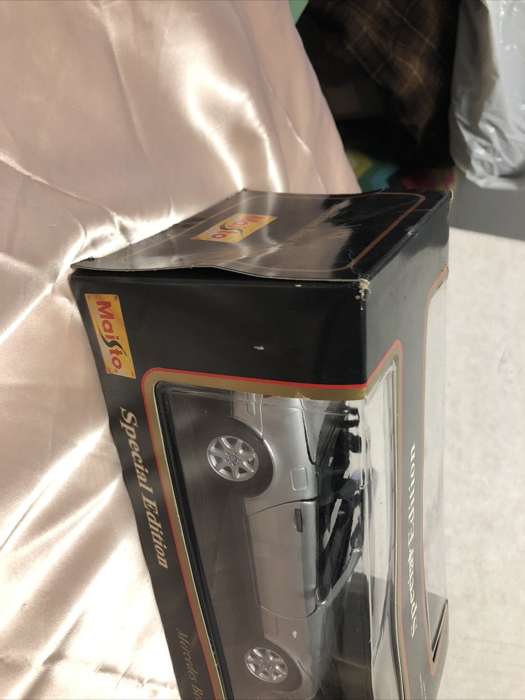 Maisto Special Edition Mercedes Benz SLK 230 - 1:184