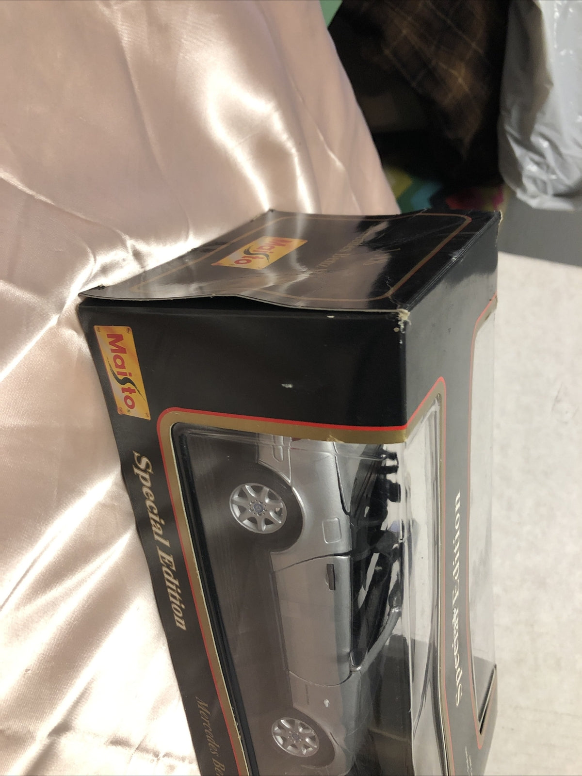 Maisto Special Edition Mercedes Benz SLK 230 - 1:184