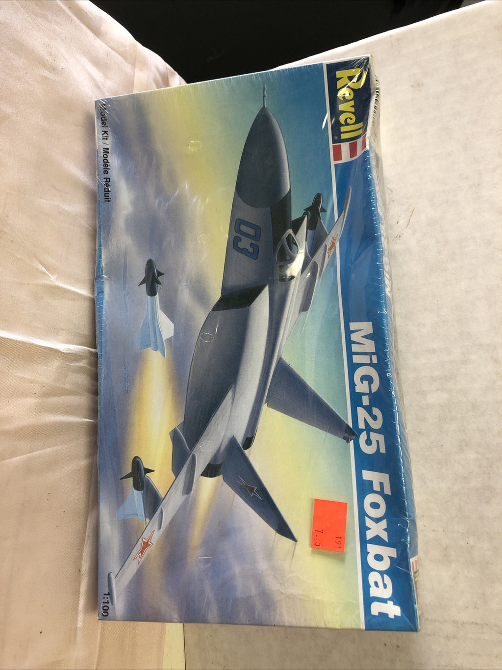 Revell MiG 25 Foxbat 1/100 Model Kit SEALED0