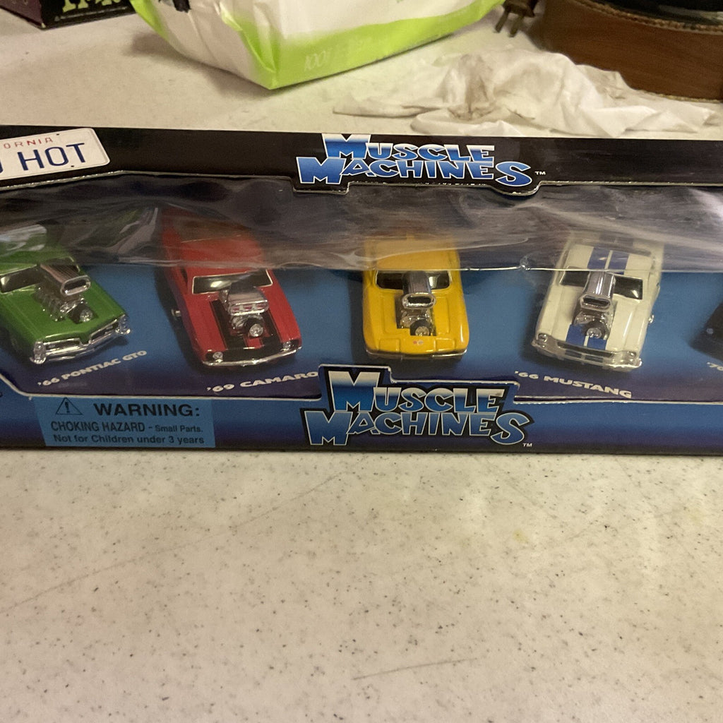 Muscle Machines California Too Hot 5 Car Set 1/64 Scale1