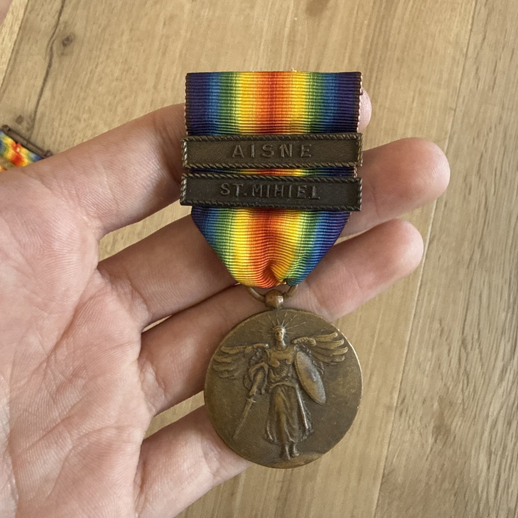 Lot of 2 WWI US Victory Medals - Aisne, St. Mihiel, France Clamps - Original4