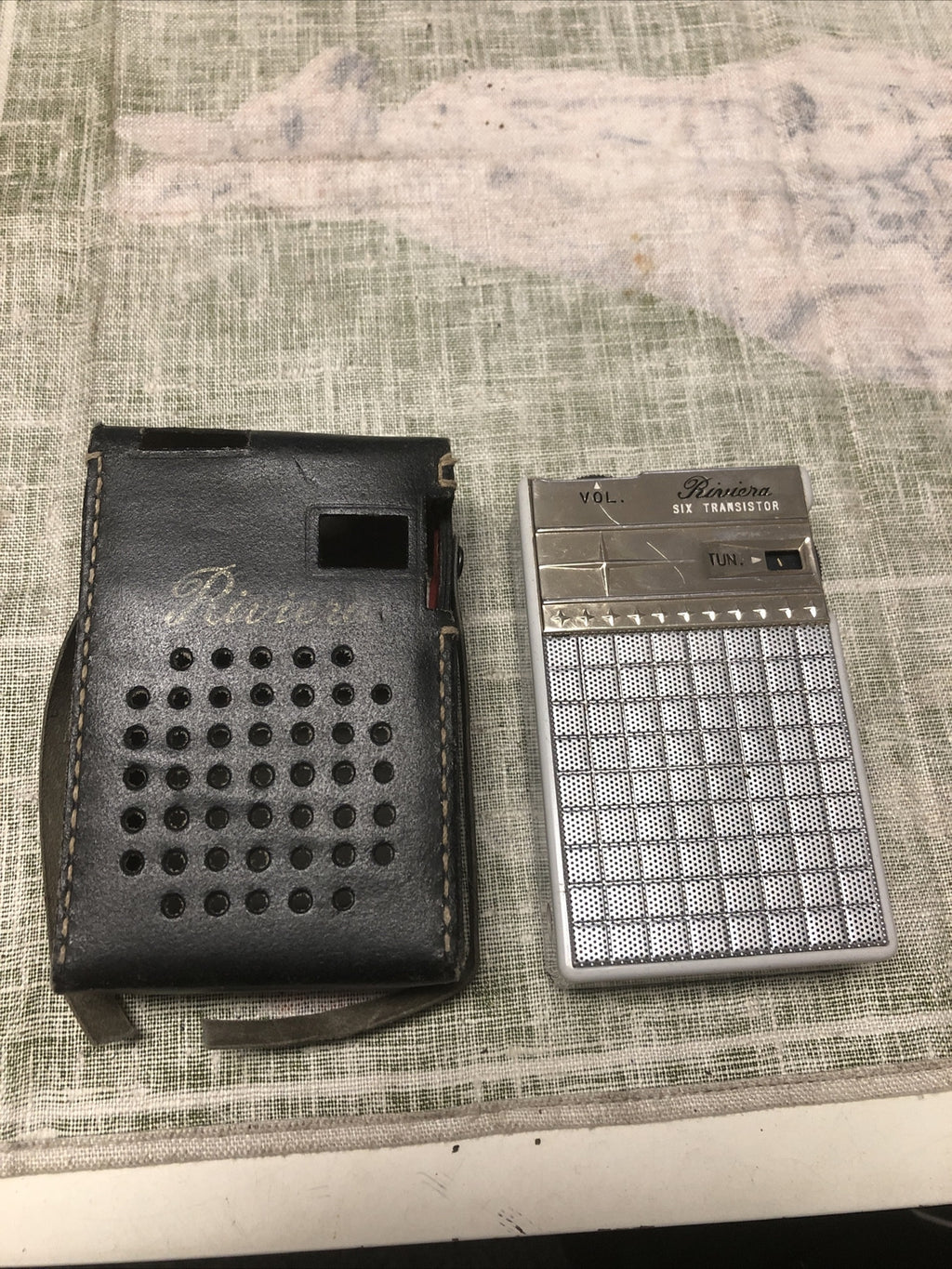 VINTAGE RIVIERA POCKET SIX TRANSISTOR WITH GENUINE COWHIDE CASE0