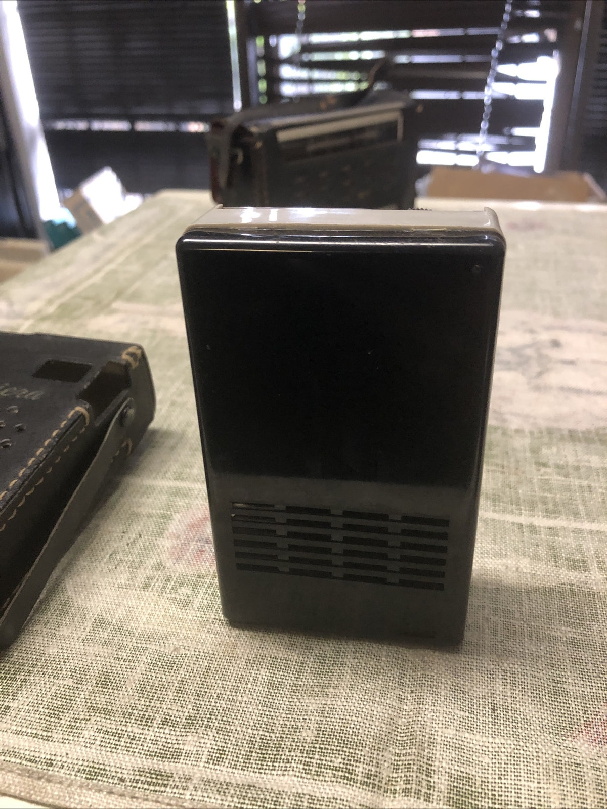 VINTAGE RIVIERA POCKET SIX TRANSISTOR WITH GENUINE COWHIDE CASE4