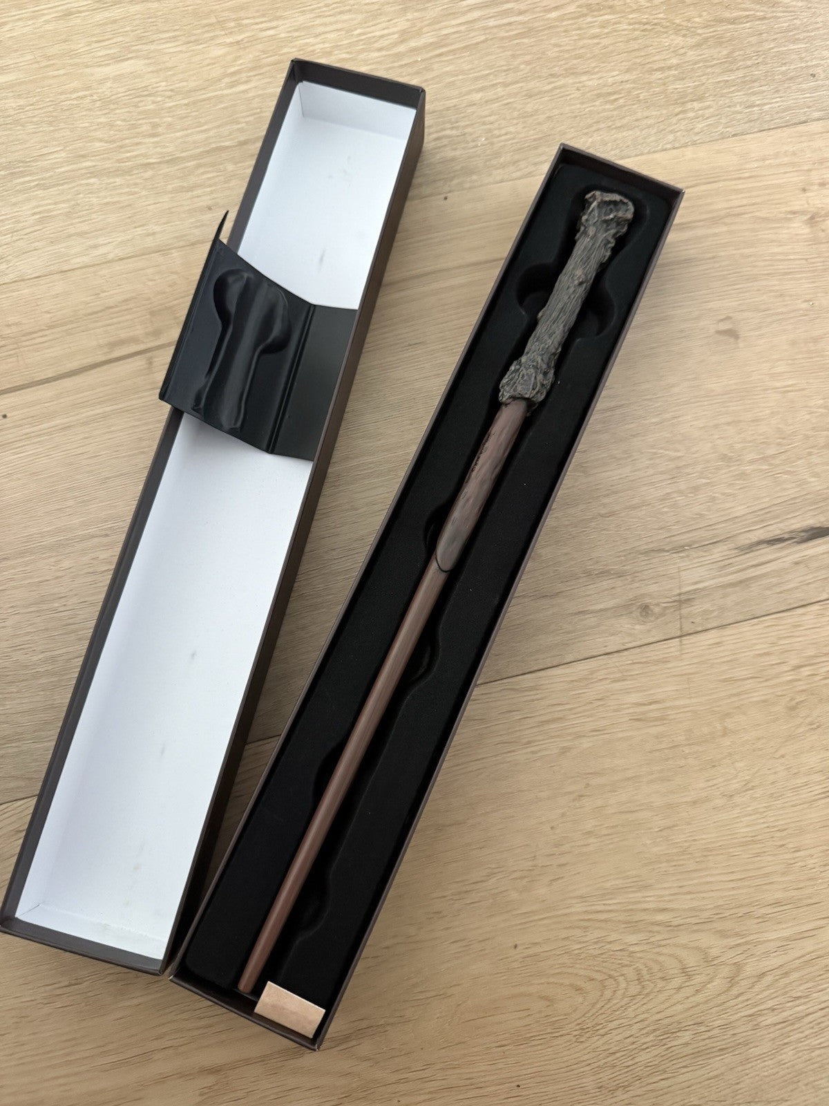 Harry Potter Wand Universal Studios Ollivianders Authentic 14”1
