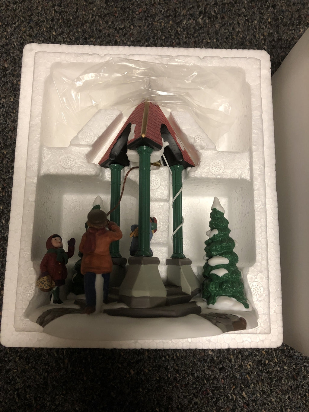 Dept. 56 Heritage Village "CHRISTMAS BELLS" 1996 EVENT PIECE  #98711 With Box1