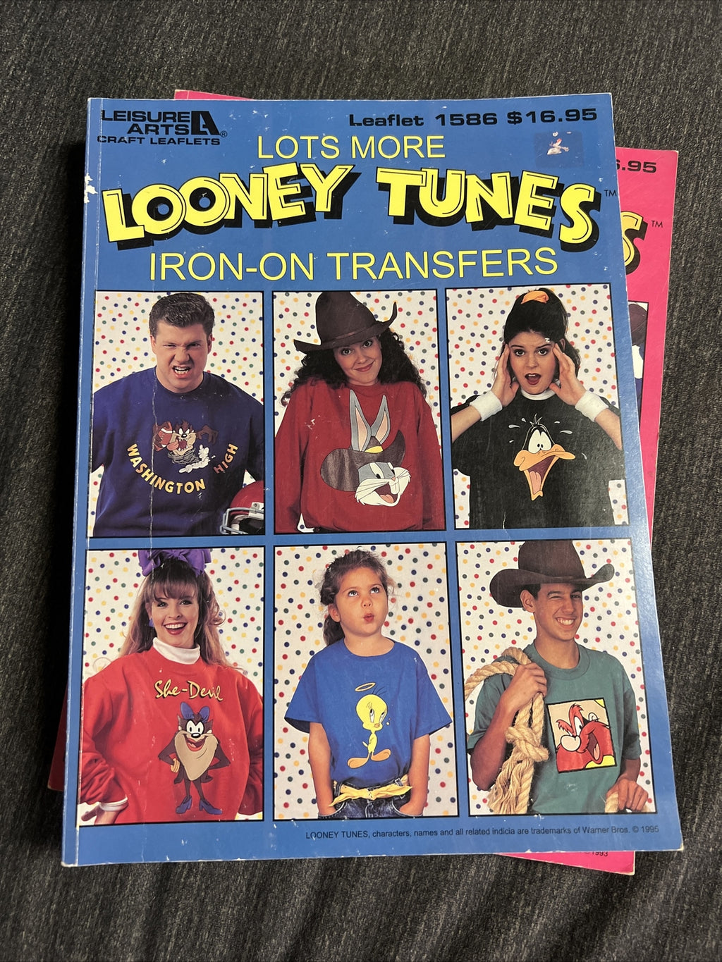 2 Vintage LOONEY TUNES Iron On Transfers BOOK Leisure Arts Cartoons 1993 19952