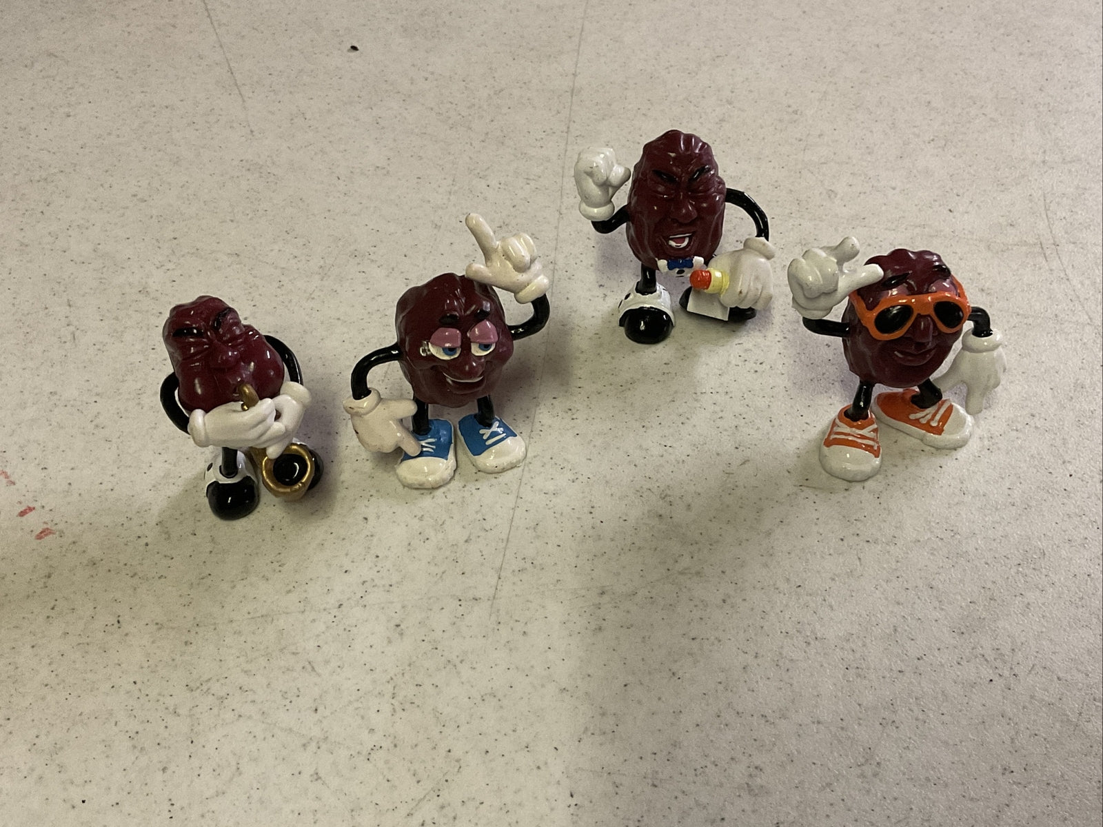 Vintage 1987 The California Raisins Figurine Lot0
