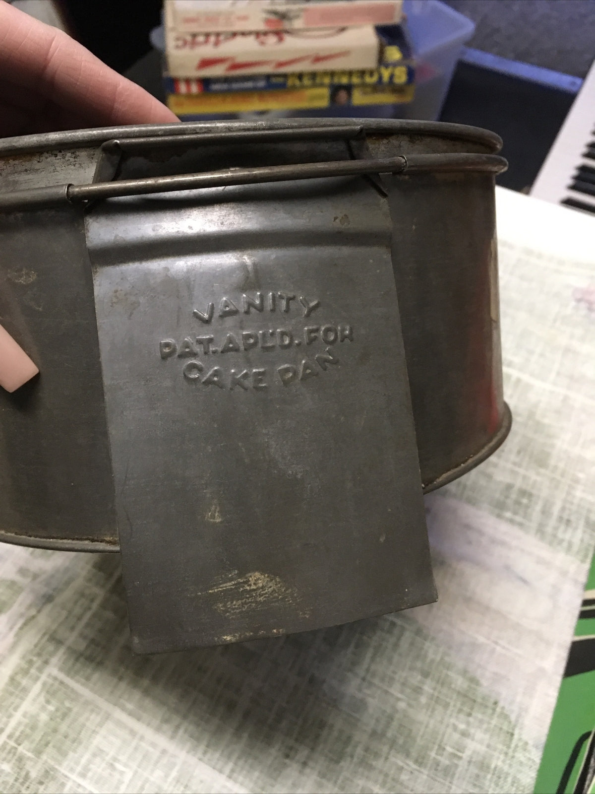 Vintage Vanity Cake Pan Angel Food Bundt Cake Pan 2 Pieces 8.5”1