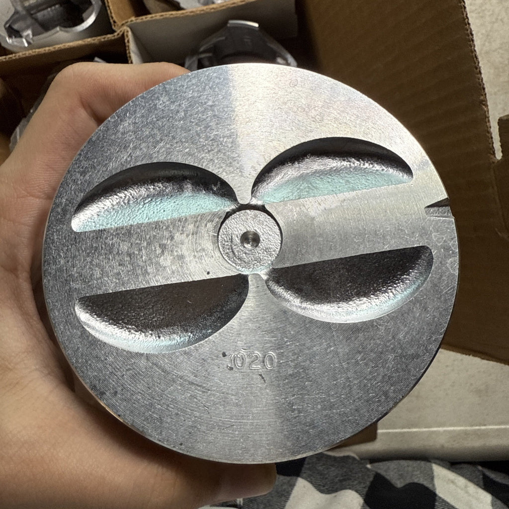 Set Of 8 Badger Pistons AP557-020, Min Bore 4.020 NOS4