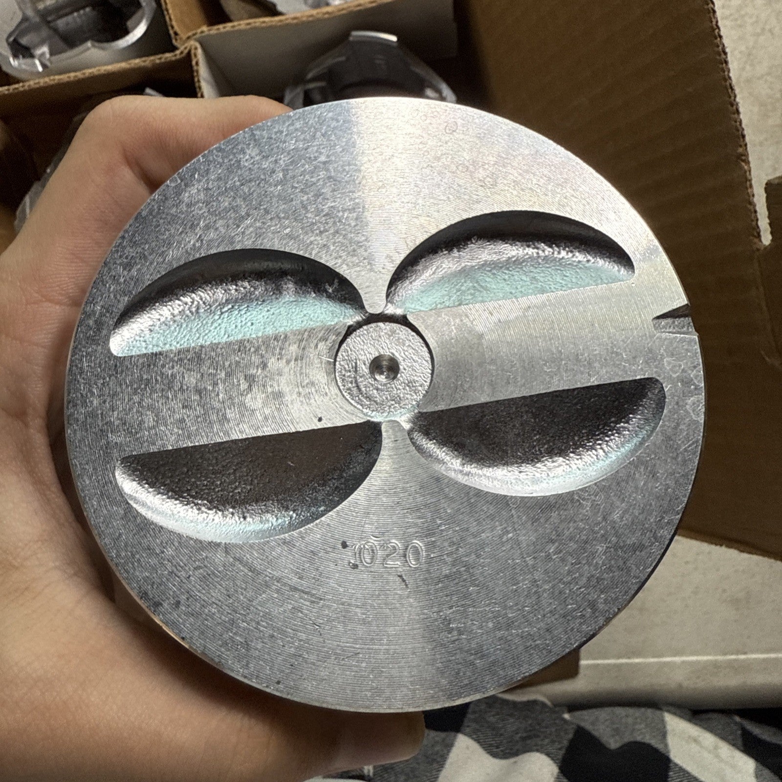 Set Of 8 Badger Pistons AP557-020, Min Bore 4.020 NOS4