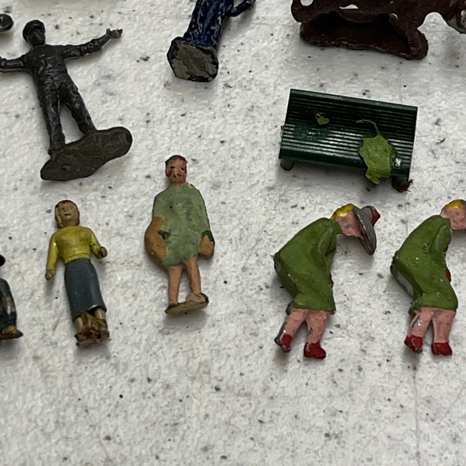 Vintage Slot Car Track Metal & Plastic People Pieces Triangle Scalextric??4