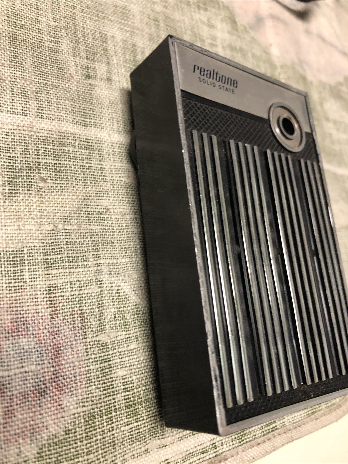 Vintage Realtone Solid State Transistor Radio2