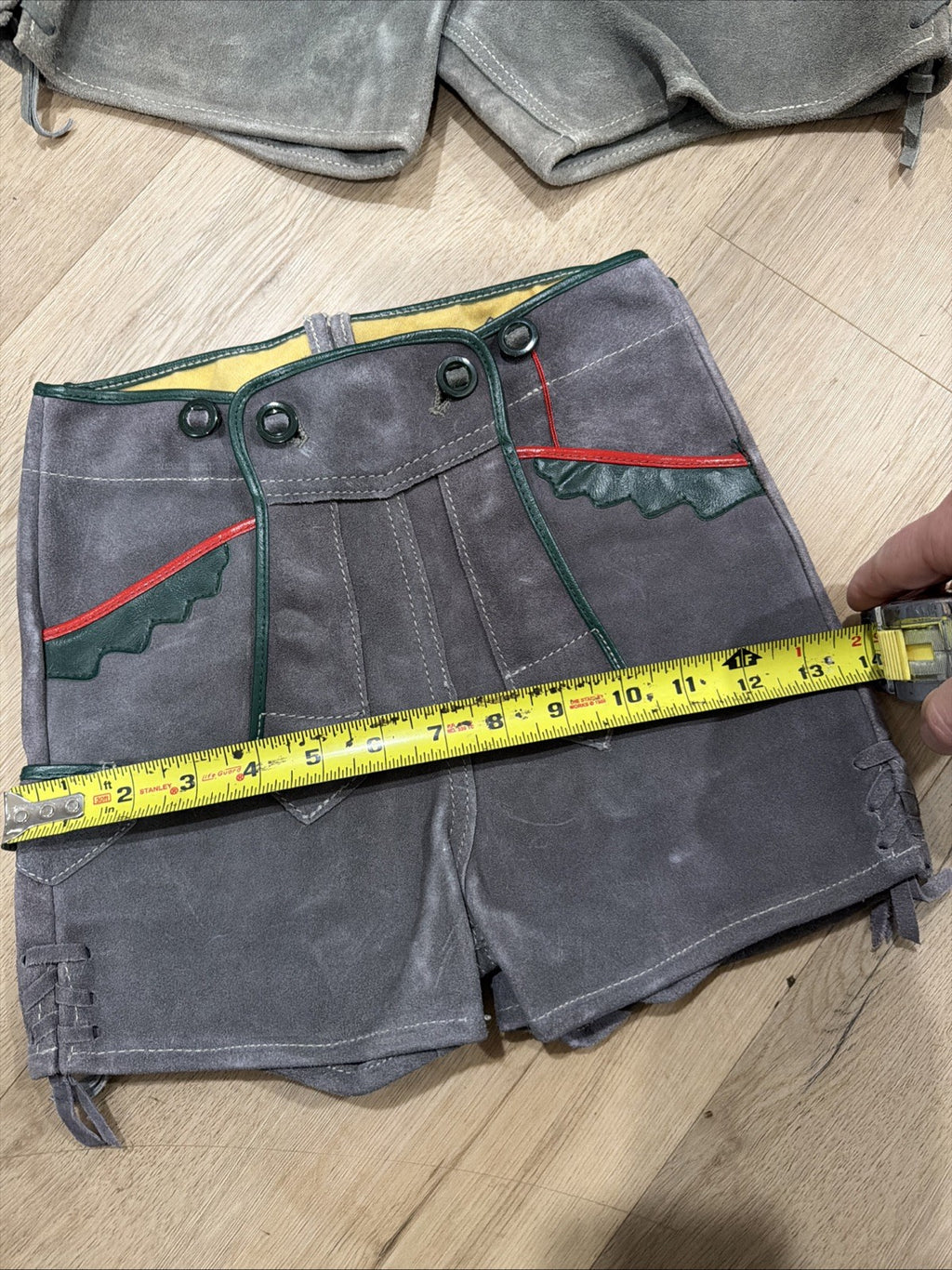 VINTAGE GERMAN LEDERHOSEN  GRAY SUEDE  LEATHER OKTOBERFEST FESTIVAL  Childrens6