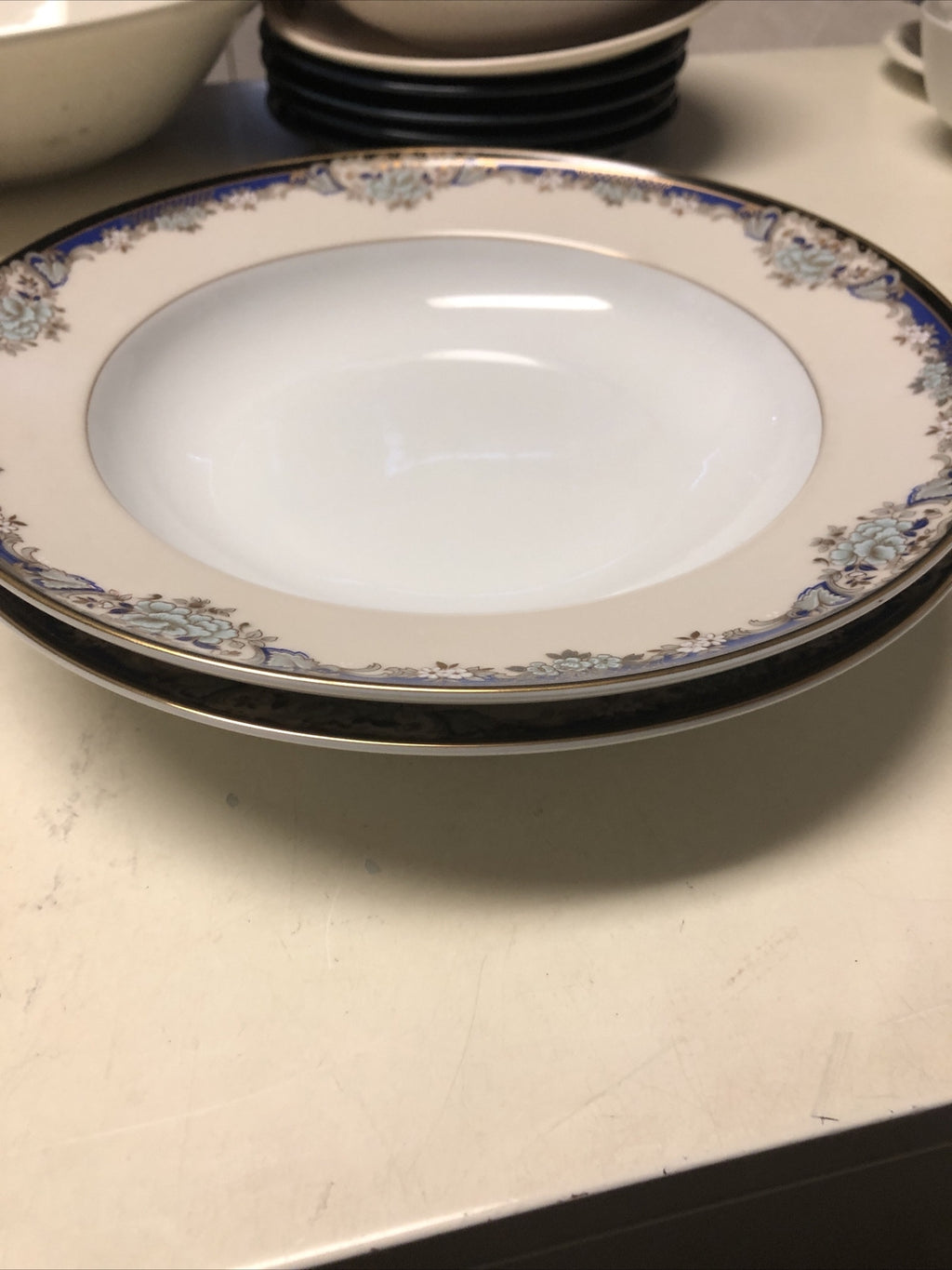 Mikasa Kingsley Rimmed Soup Bowl LAC28 Blue & Gold Trim 9”3