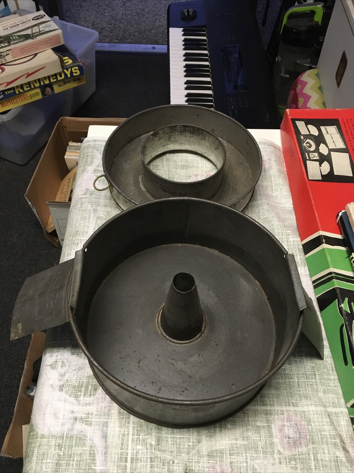 Vintage Vanity Cake Pan Angel Food Bundt Cake Pan 2 Pieces 8.5”2