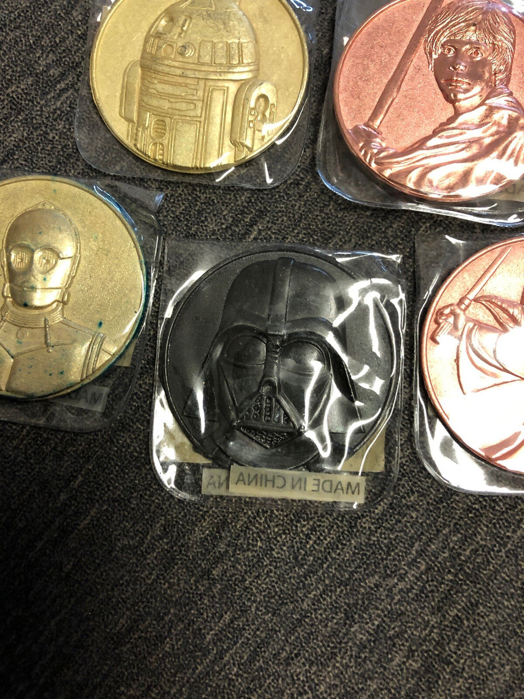 VTG. 4 STAR WARS COIN SET LUCAS FILMS, LUKE, SKYWALKER, YODA, C3pO, R2d22