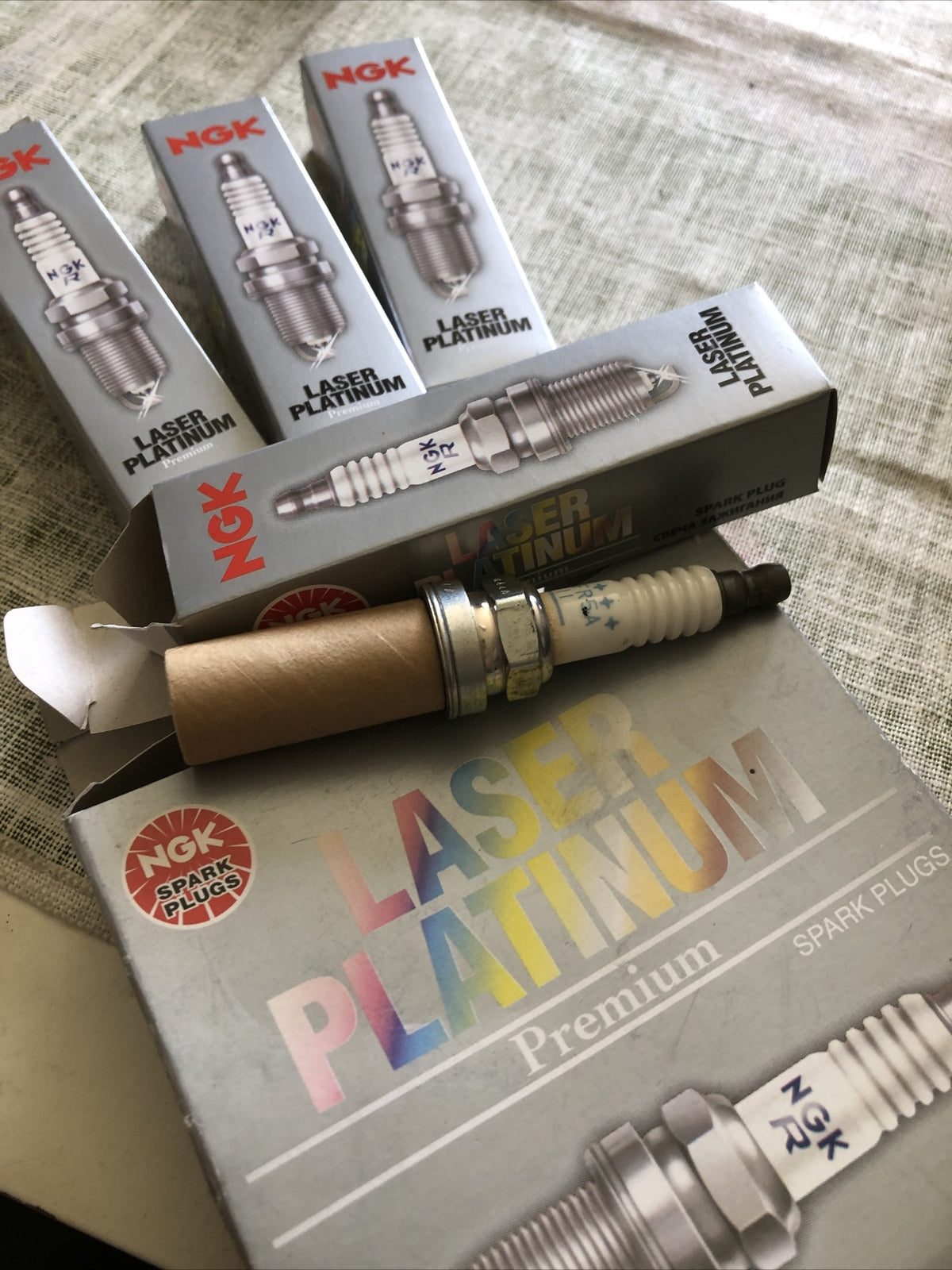 4 pcs - NGK Laser Platinum Premium Spark Plugs PLFR5A-11 No. 6240 Open Box4