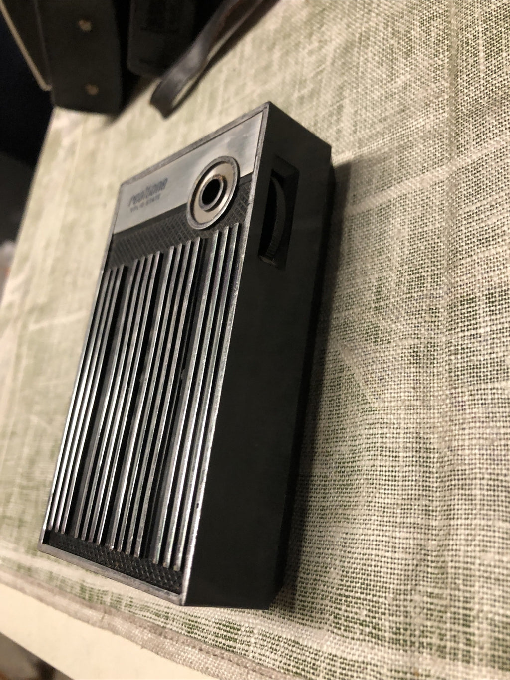 Vintage Realtone Solid State Transistor Radio1