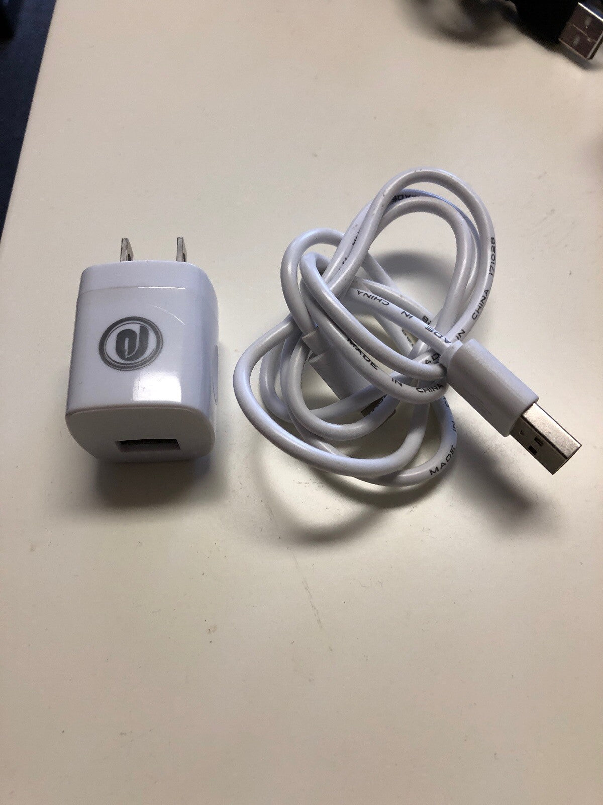 Apple iPhone 5 - 16GB - White & Silver (Sprint) A14294
