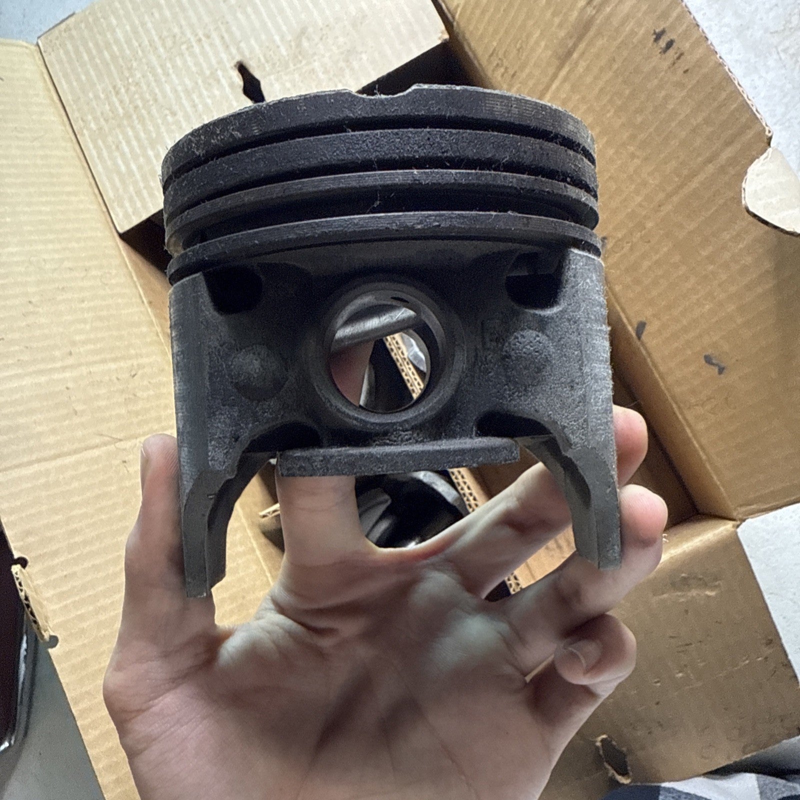 Set of 8 Badger Pistons .040 Over Chevy 283 V8 Cast Set – Vintage 1981 Used6