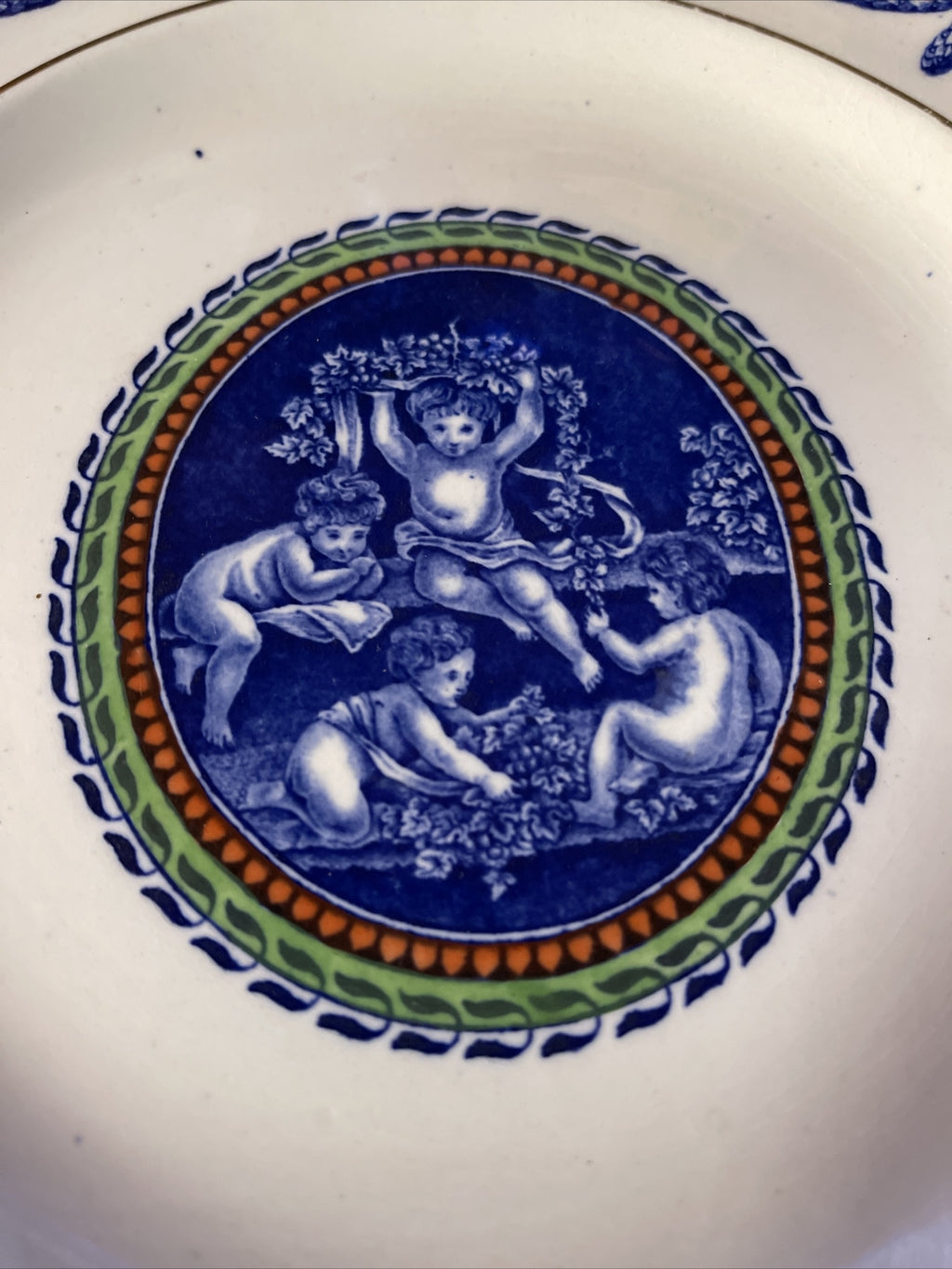 WEDGWOOD ETRURIA ENGLAND cherub PLATE CA 1879-1908 10” gold gilt1