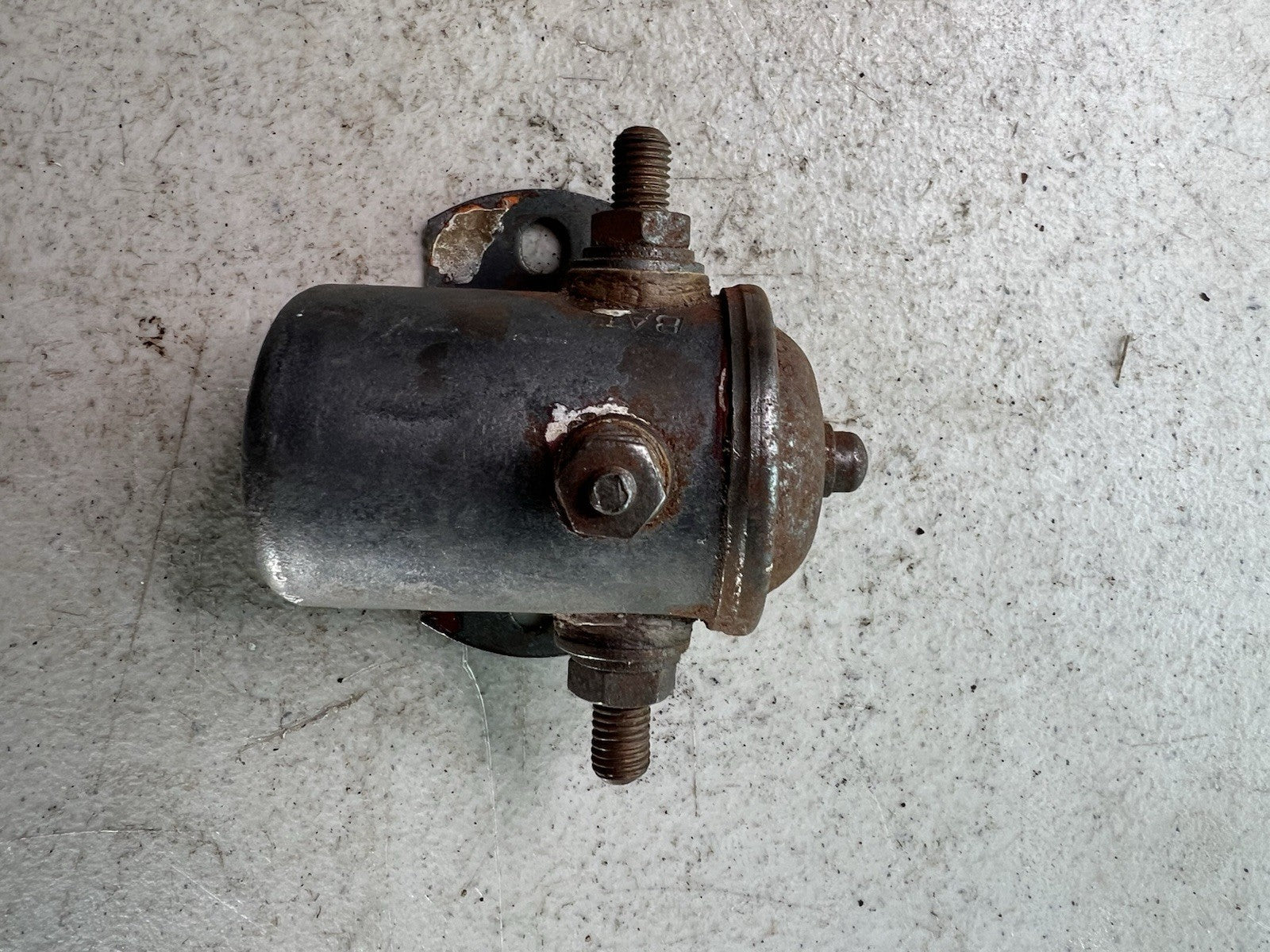 Vintage Heavy-Duty Battery Terminal Solenoid Relay Switch2