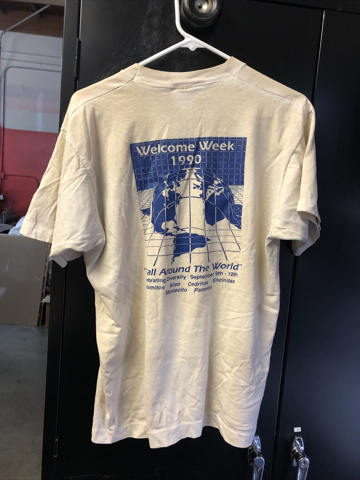 Vintage 1990 Welcome Week T-Shirt “Hall Around The World” Size Large0